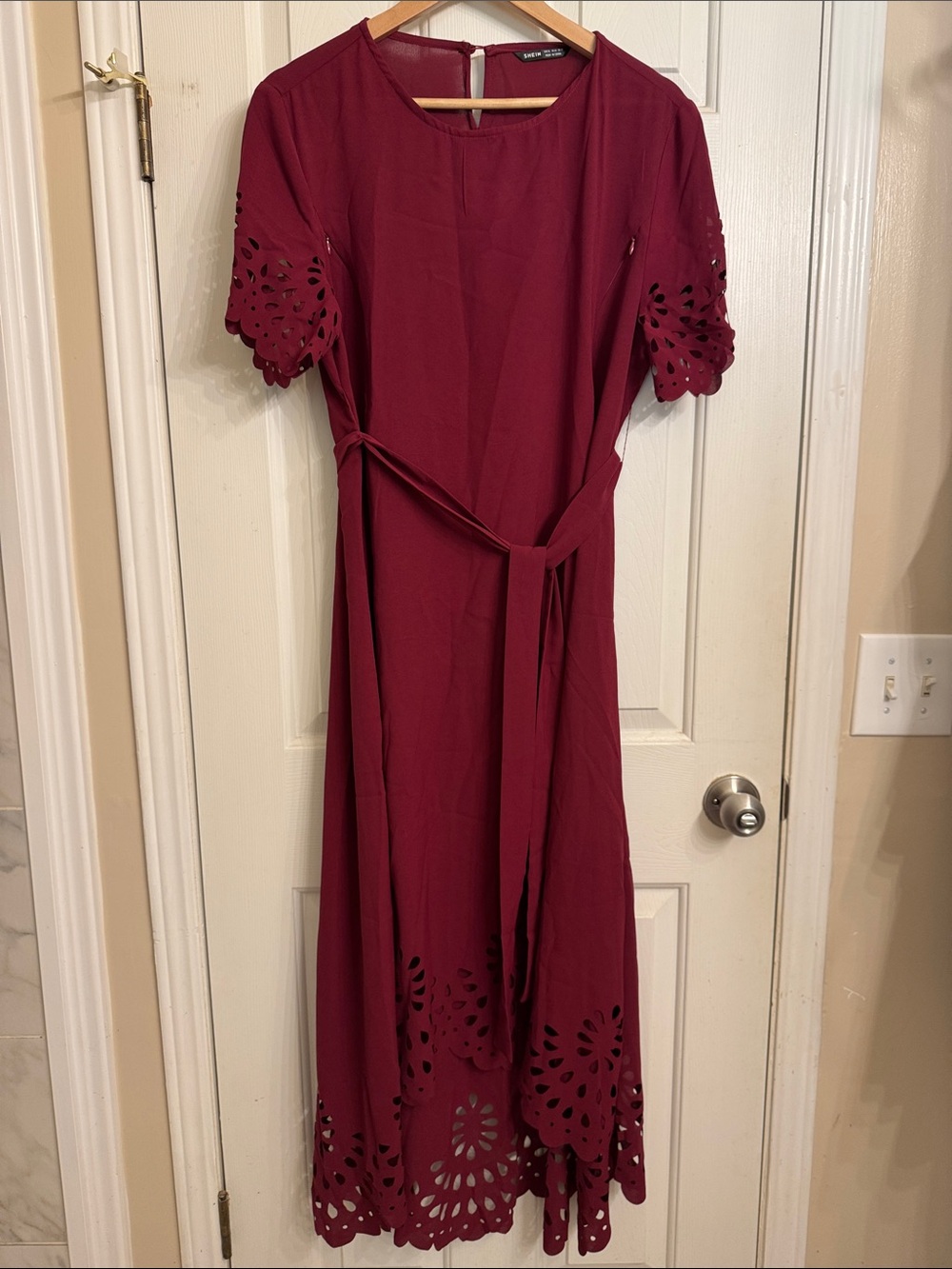 SHEIN Burgundy Midi Dress with Laser-Cut Detailing Nursing dress